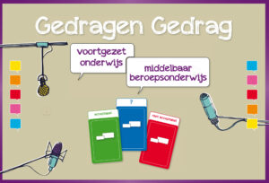Een afbeelding van een microfoon met de woorden gedraag gedraag, die het gedrag van vo/mbo-leerlingen tijdens een spel belicht. School en Veiligheid