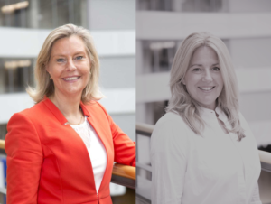 Twee vrouwen staan naast elkaar voor een pand tijdens BurgerschapsBorrels. School en Veiligheid