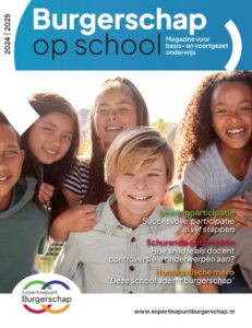 Cover van een educatief tijdschrift met de titel "Burgerschap op school" voor 2024/2025, met een groep lachende kinderen met tekst die artikelen promoot over studentenparticipatie, waarin controversiële onderwerpen worden behandeld, School en Veiligheid