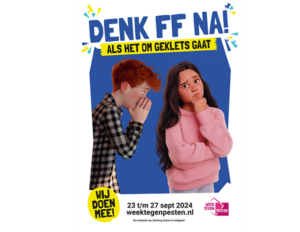 Poster met een jongen die tegen een bezorgd kijkend meisje fluistert. De tekst in het Nederlands luidt: "Denk ff na! Als het om geklets gaat" en evenementdetails voor een anti-pestweek van 23 tot 27 september 2024. School en Veiligheid
