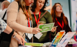 Met Alle Respect! 2025. Veel belangstelling bij de informatiestand.