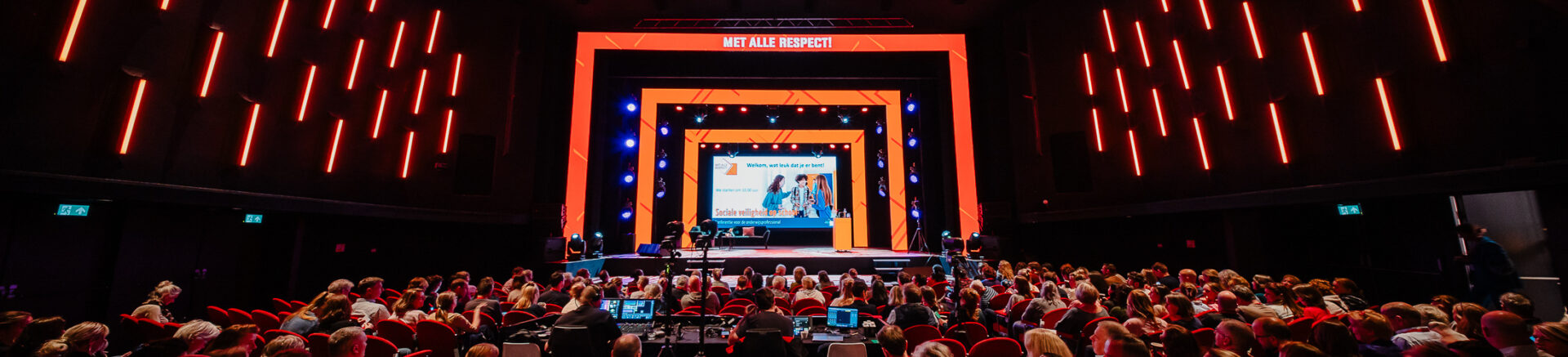 Grote zaal Gooiland Hilversum voor start Met Alle Respect! 2025 School & Veiligheid